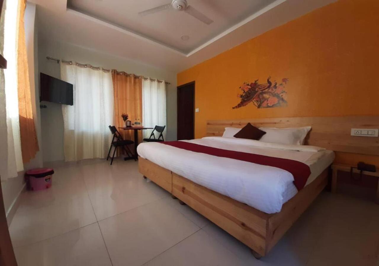 רישיקש Hotel Yoga Retreat By Queens Valley מראה חיצוני תמונה