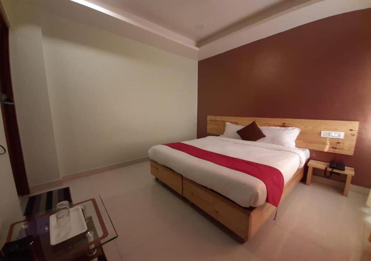 רישיקש Hotel Yoga Retreat By Queens Valley מראה חיצוני תמונה