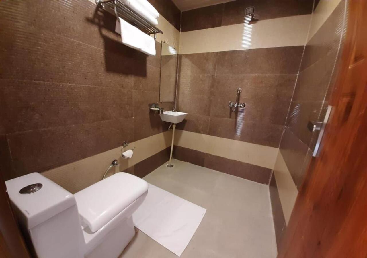 רישיקש Hotel Yoga Retreat By Queens Valley מראה חיצוני תמונה